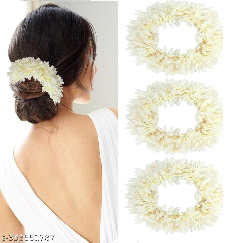 Mogra gajra on a bun