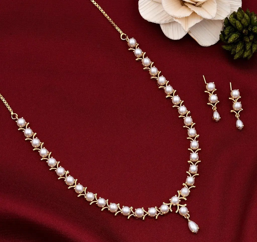 Gold-plated pearl necklace set with drop earrings